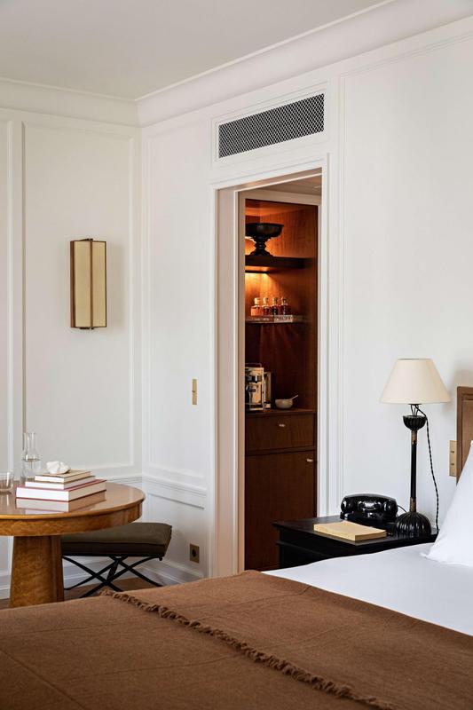 Hôtel Balzac bedroom detail