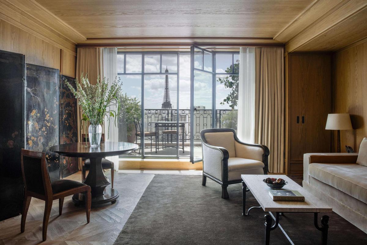 Hôtel Balzac suite with eiffel tower