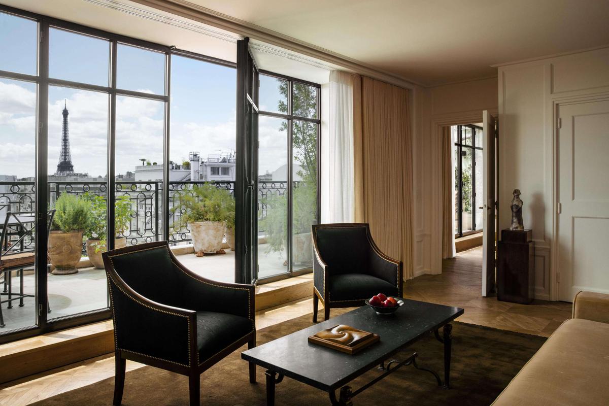 Hôtel Balzac suite with eiffel tower and terrace