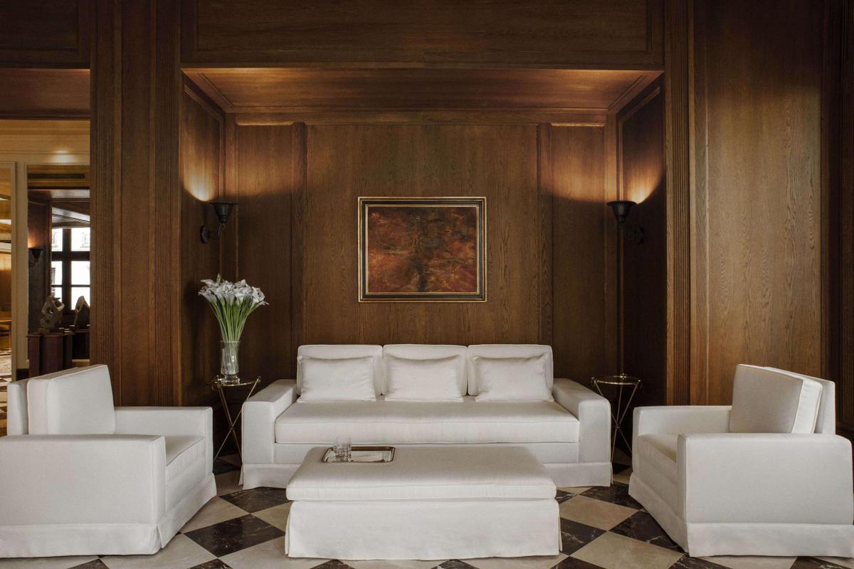 Hôtel Balzac lobby with sofas
