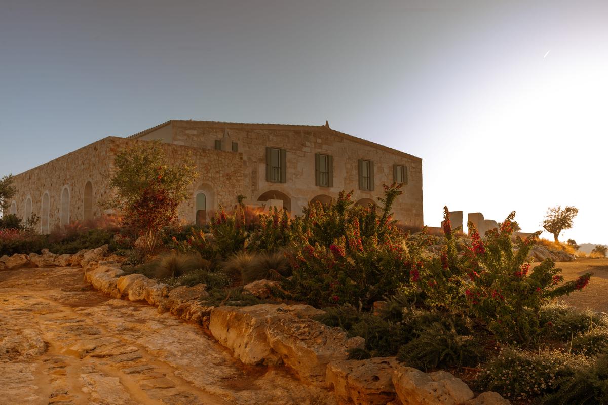Son Blanc Farmhouse_1.jpg