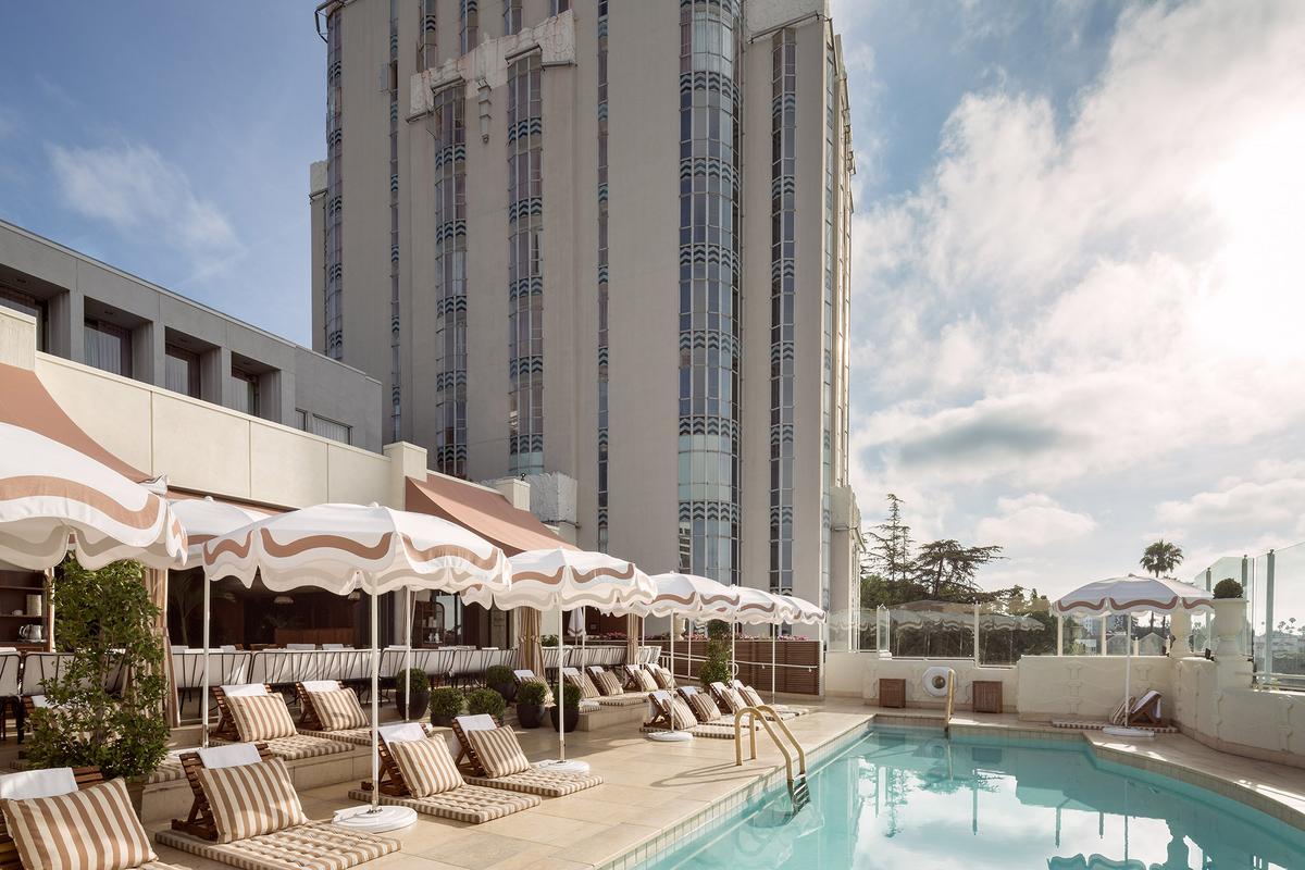 Sunset_Tower_Hotel_pool-exterior-view
