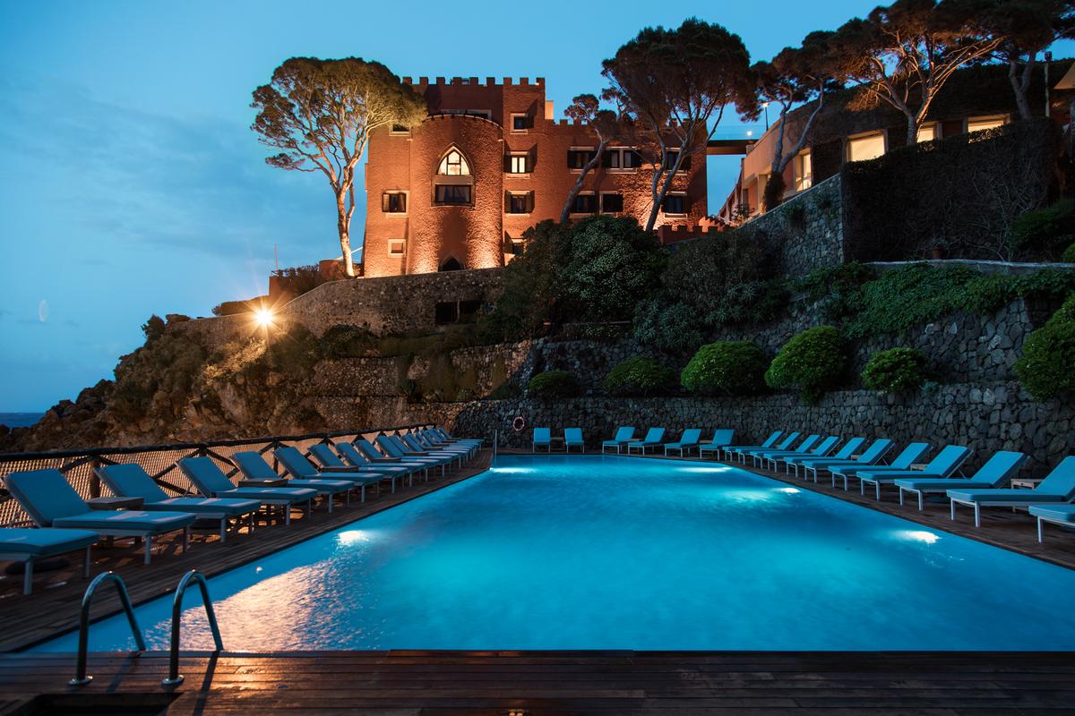 mezzatorre-hotel-and-thermal-spa-swimming-pool-night-view