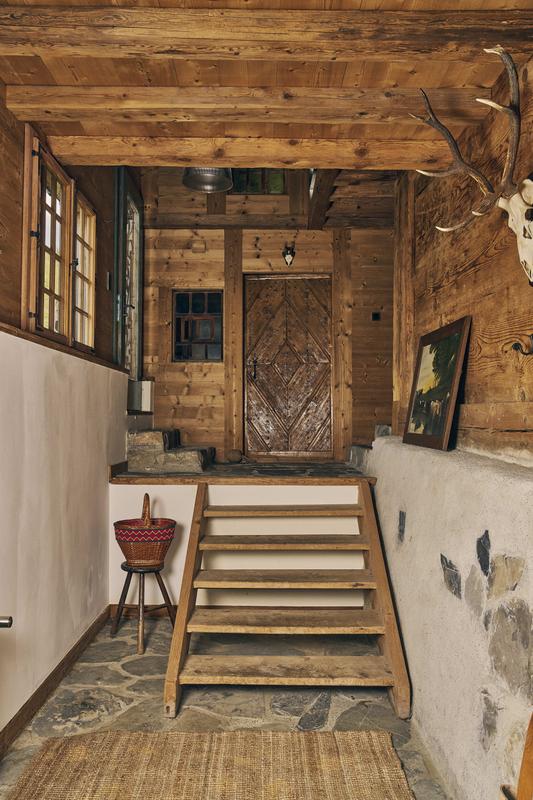 84-club-chalet-interior-details