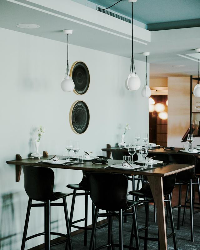 The Cambrian restaurant with high tables