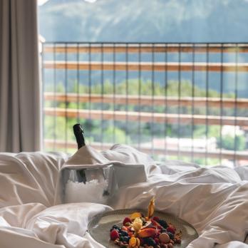 hotel-nidum-breakfast-in-bed