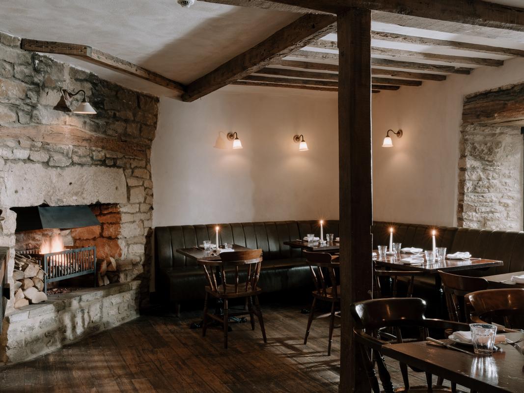 the-bull-interior-restaurant-fireplace