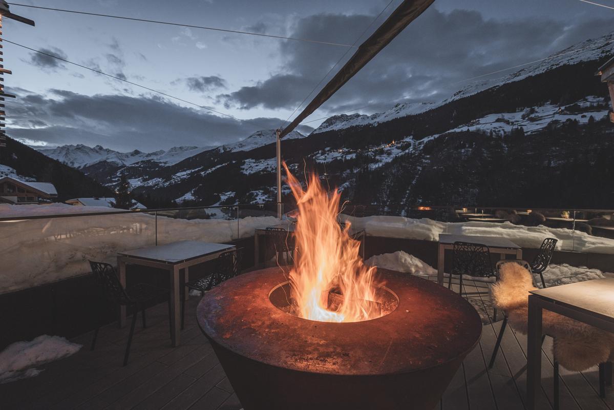 Bergwiesenglück outdoor fireplace