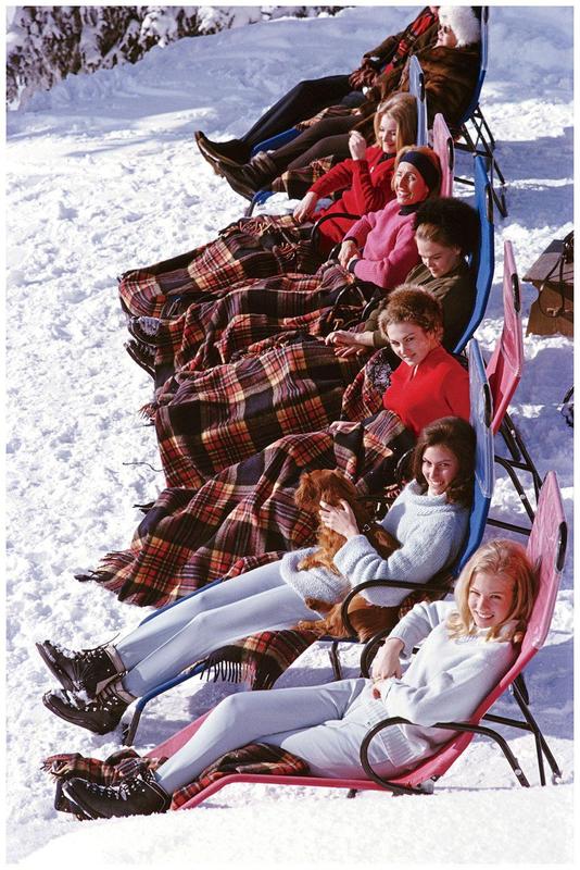 Gstaad winter sunloungers in the snow