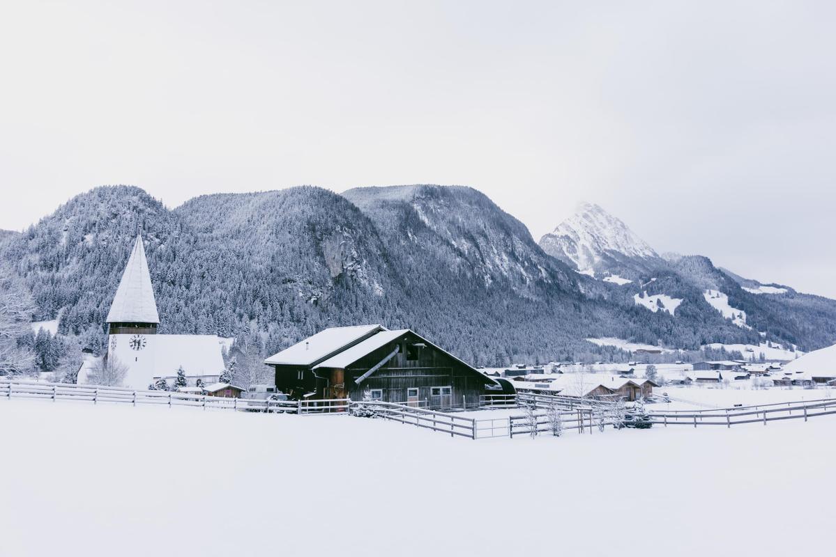 Nils Grubba Le Chalet Saanen views with snow