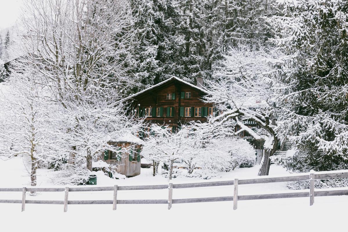 Nils Grubba Le Chalet Saanen winter views from the village