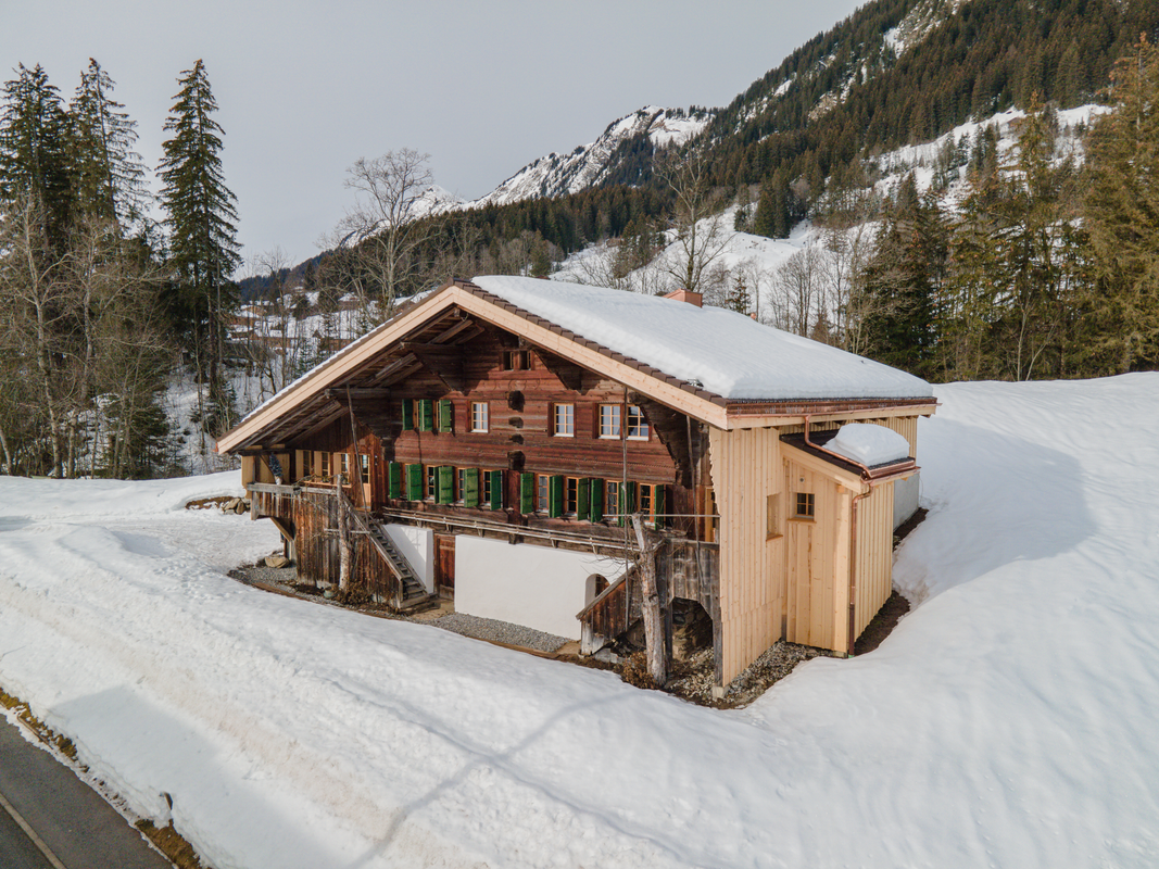 Le Chalet Glacier_Exterior from side during winter