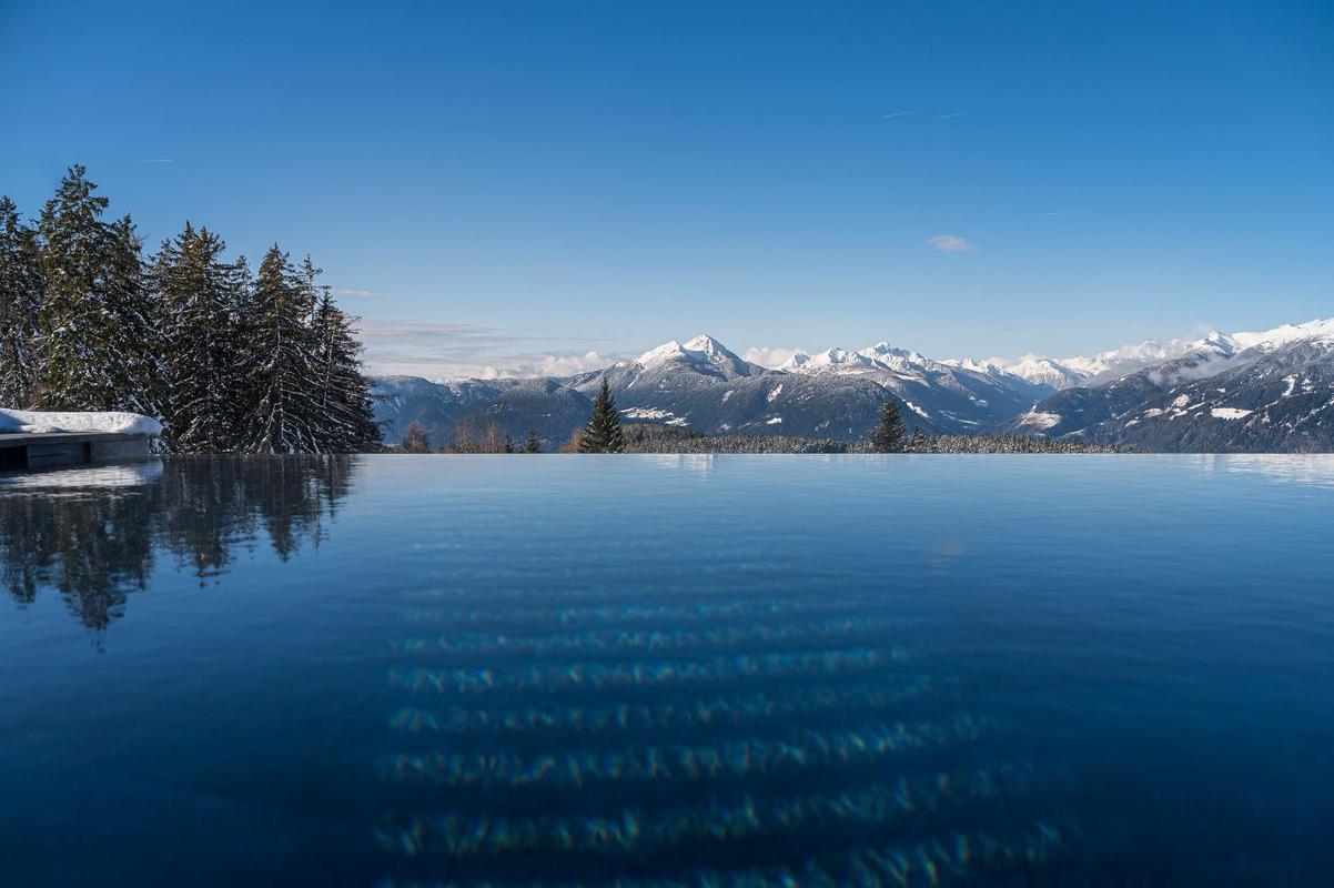 BergVillen Winter Infinity Pool