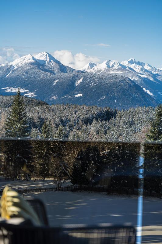 BergVillen Winter through window