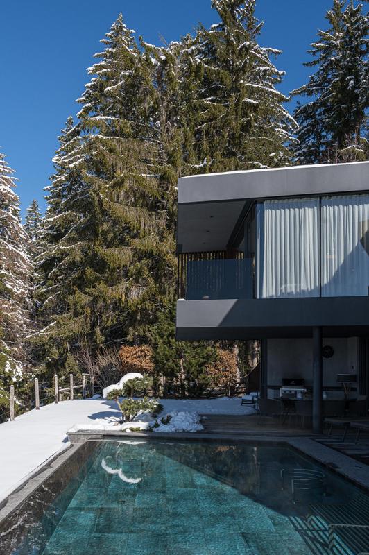 BergVillen Winter pool with architecture shot
