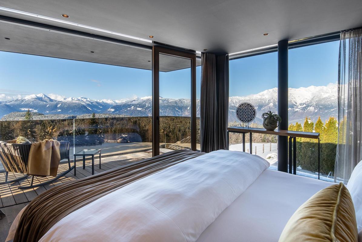 Chalet Mirabell_Room with mountain views
