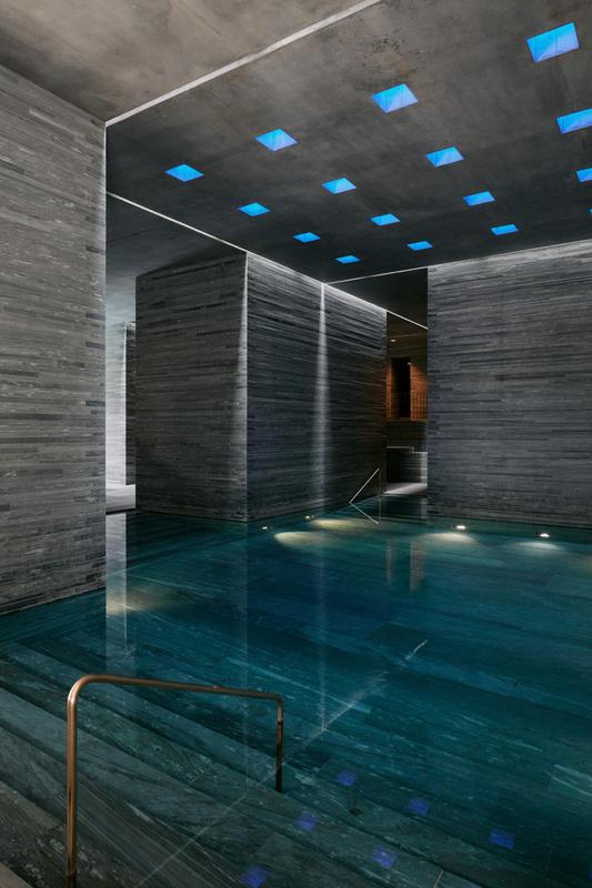 7132 Hotel therme indoor with pool