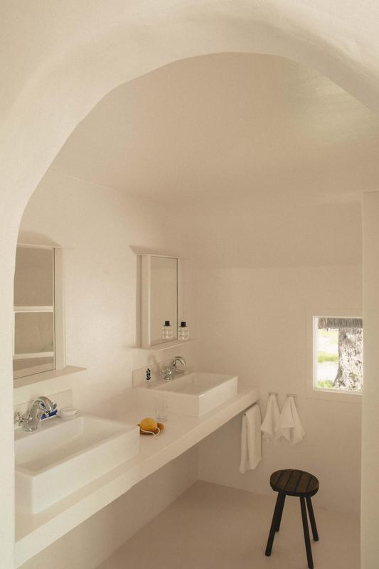 Les Bains Gardians bathroom