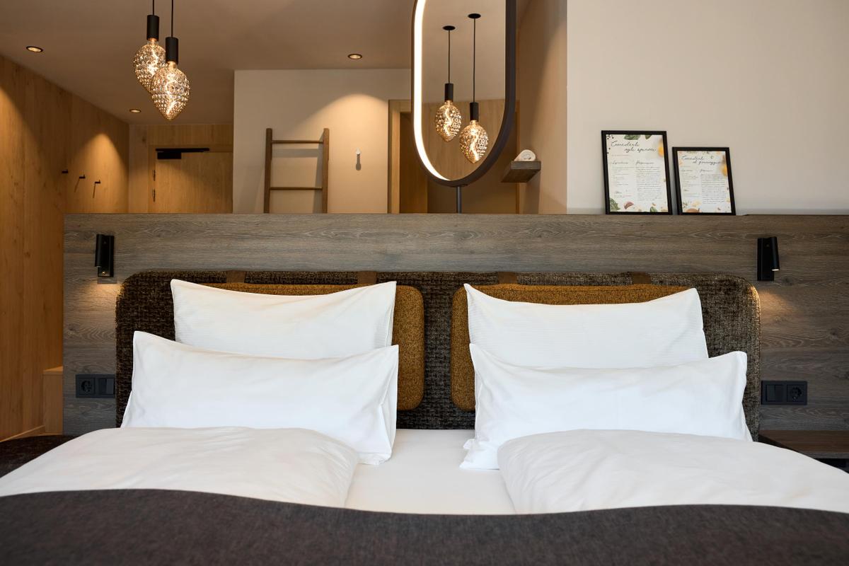 Badia Hill double bed