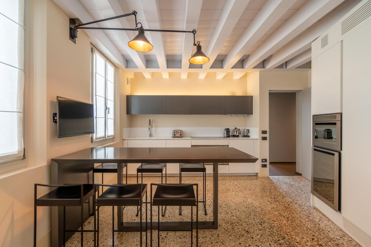 Palazzo Morosini_Apartments Kitchen with bar