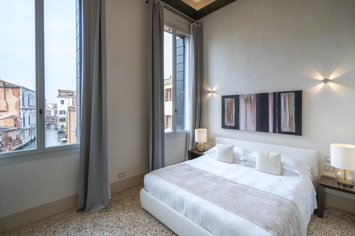Palazzo Morosini_Apartments Master Bedroom with views