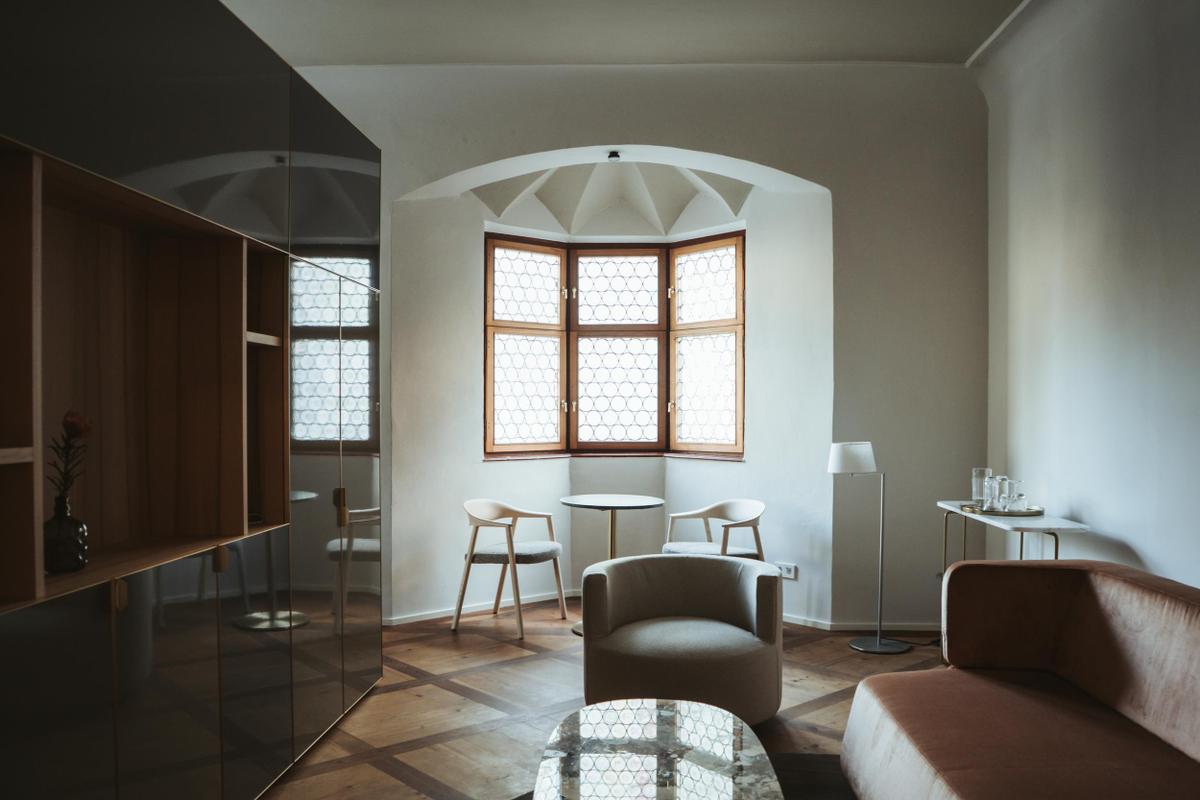 Arthotel Lasserhaus_Room with sofa
