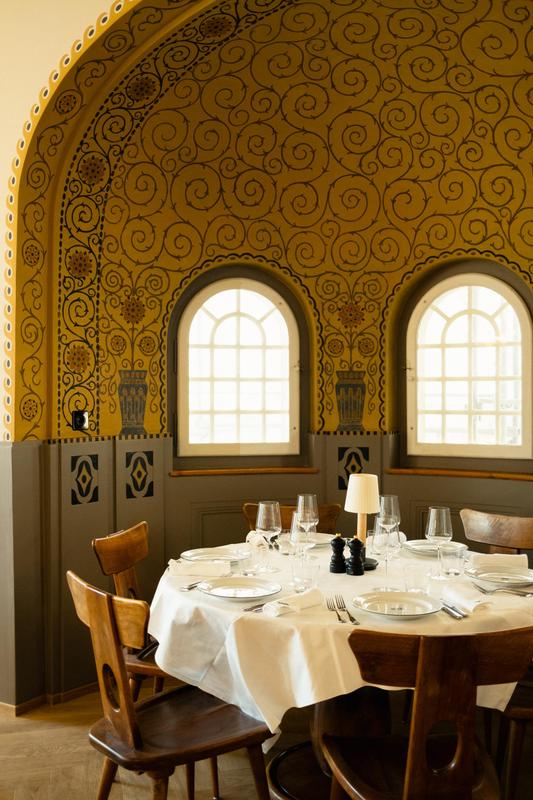 Grand Hotel Belvedere painted restaurant room different angle