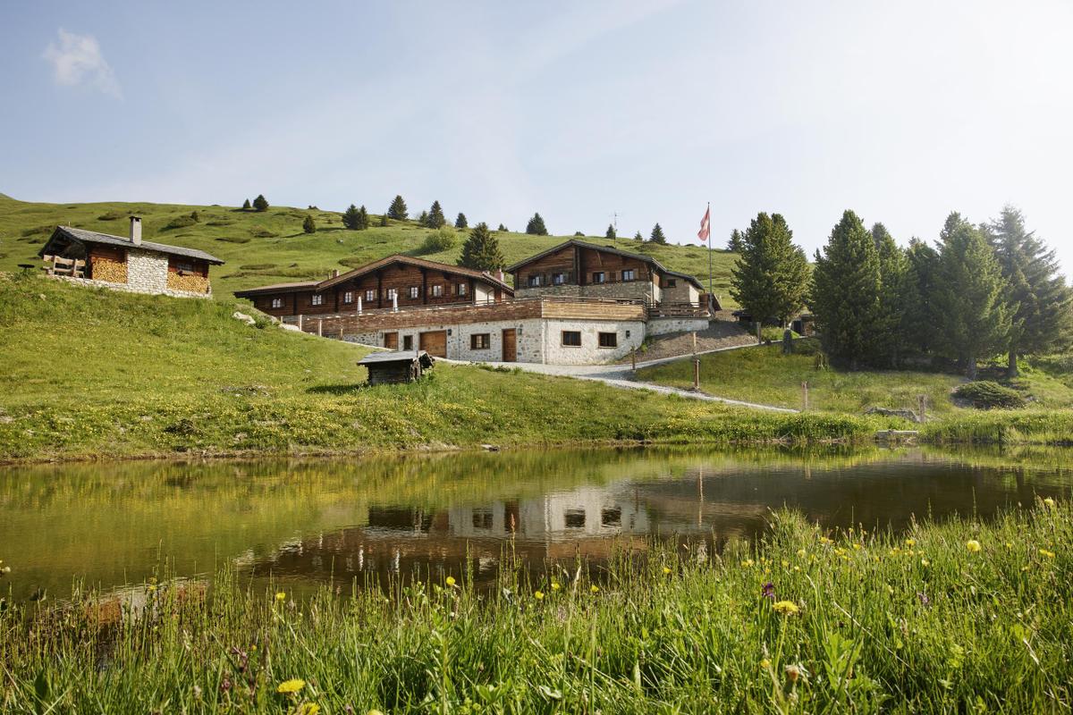 Berghuus Radons_Summer with lake
