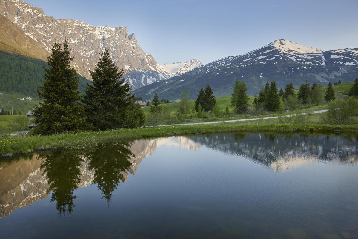 Berghuus Radons_Lake and mountains