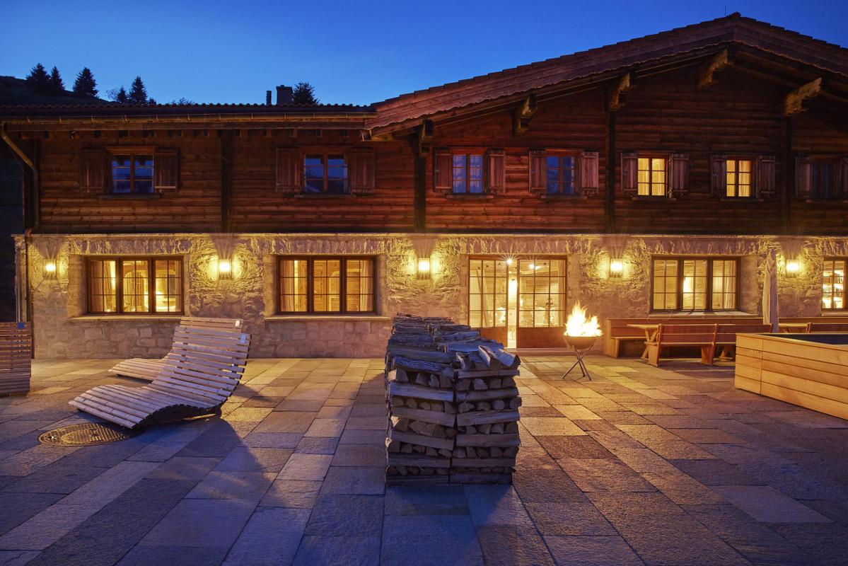 Berghuus Radons_Terrace at night