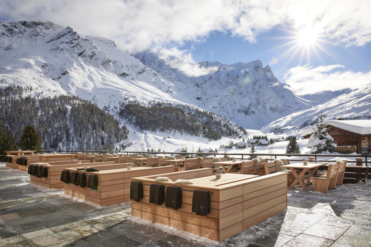 Berghuus Radons. Terrace during winter