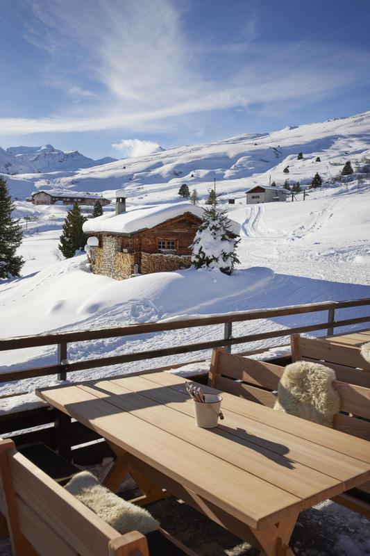 Berghuus Radons. Terrace with views in winter