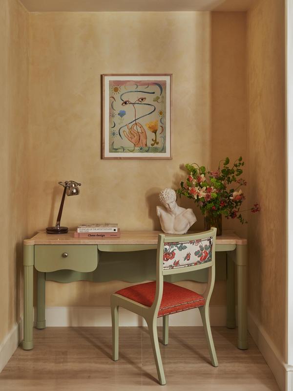Casa Monti desk