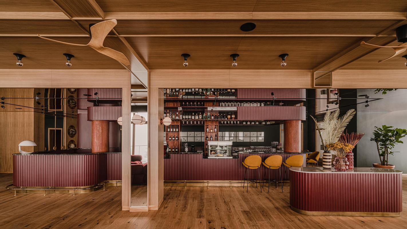 The Comodo bar overview