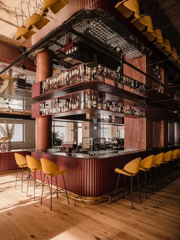 The Comodo bar