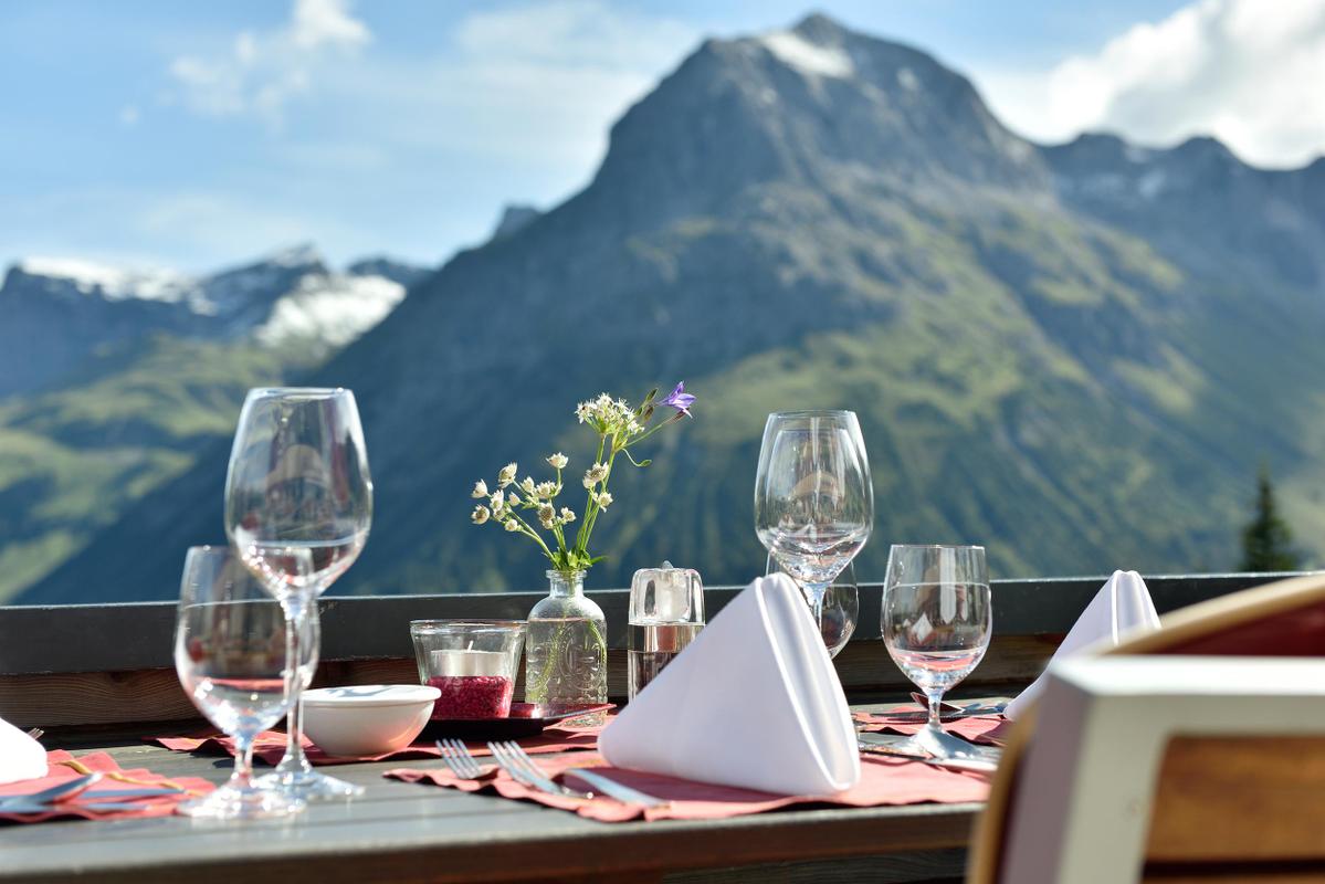 Goldener Berg table serving with a view