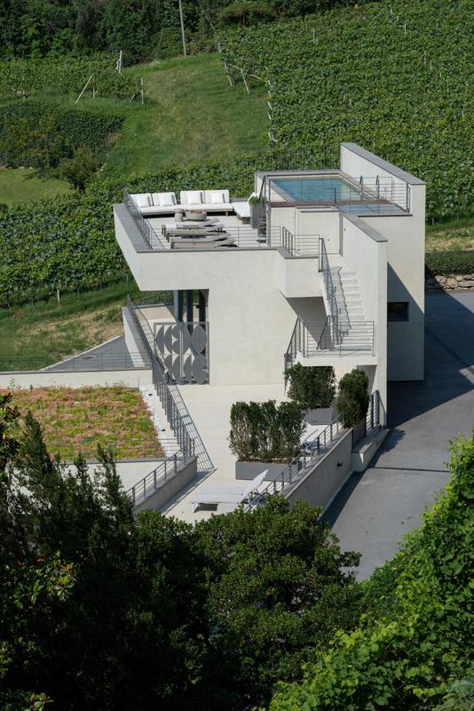 Spazio 46. Exterior views with pool