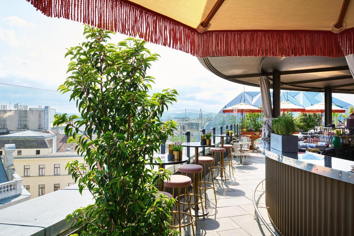 CHEZ BERNARD Restaurant outdoors