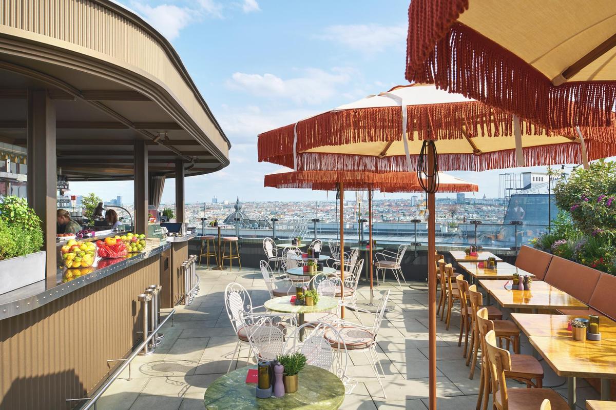 CHEZ BERNARD Restaurant rooftop