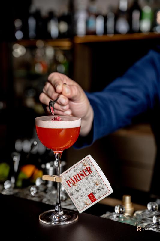 Badia Hill cocktail serving