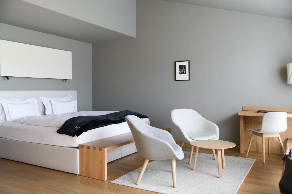 Hotel Lamm Hotel room with chairs