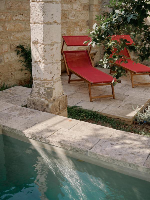 Palazzo Edmondo_Marina_sun lounger near poolside