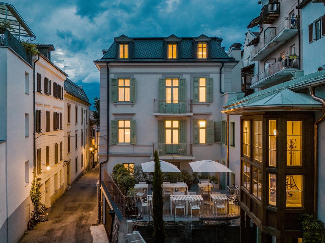 Steinach Townhouse exterior night