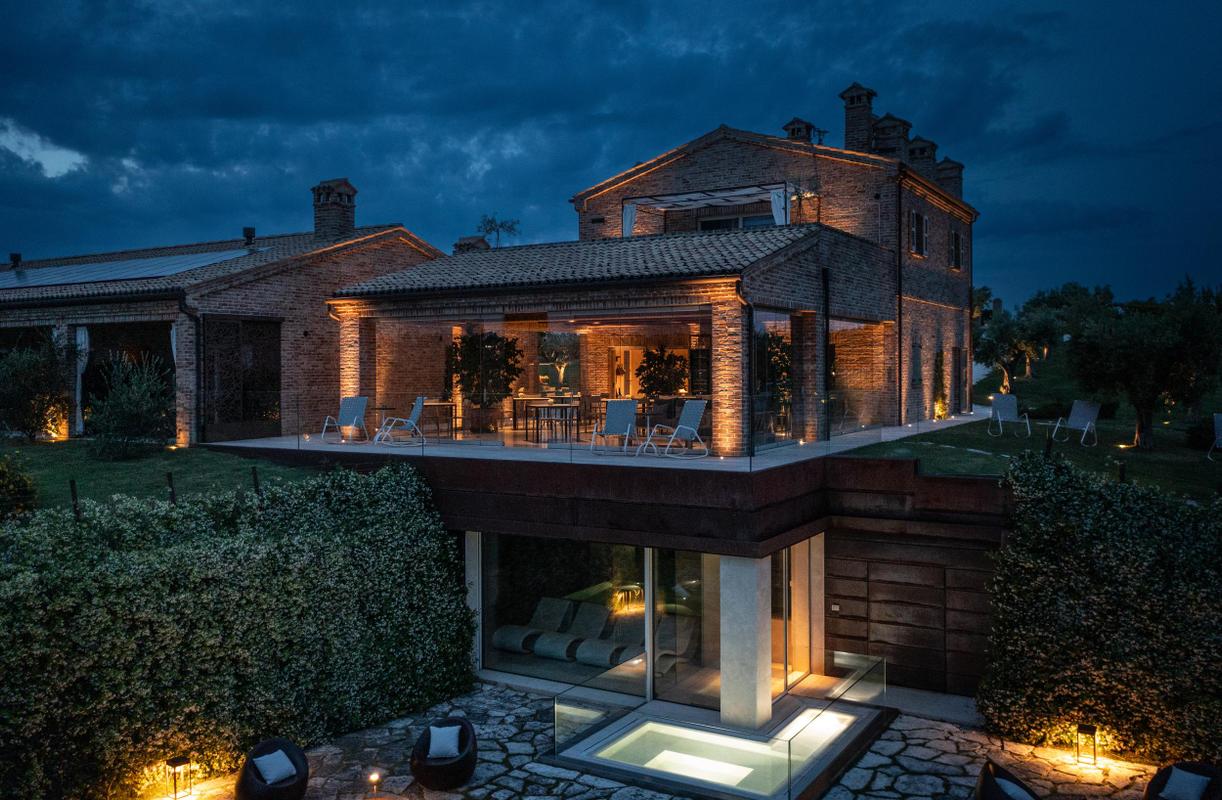 Filodivino_Exterior of Spa at Night