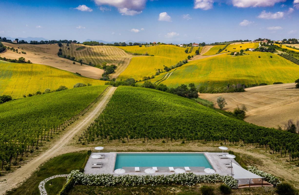 Filodivino_Pool in Spring