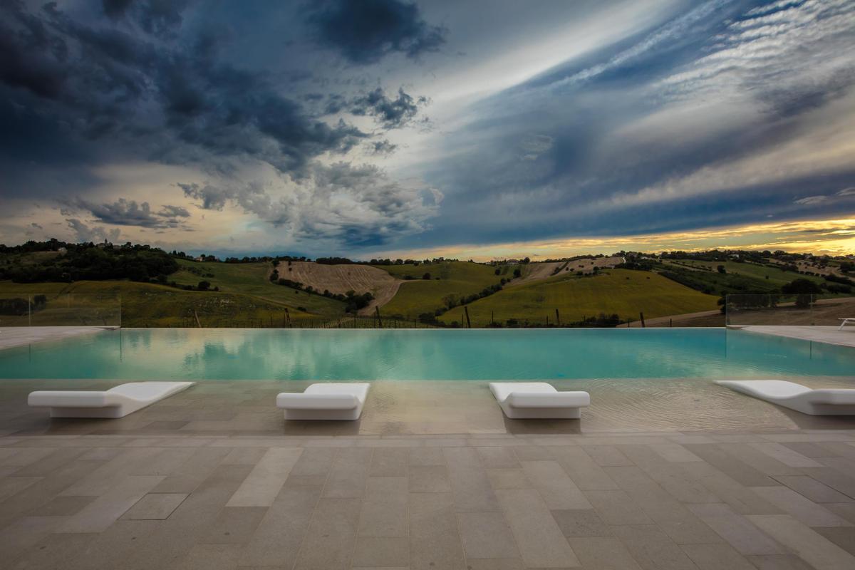 Filodivino_Pool with Hills