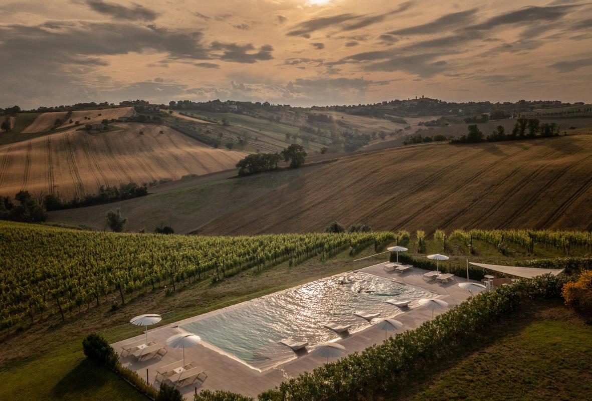 Filodivino_Pool with Umbrellas