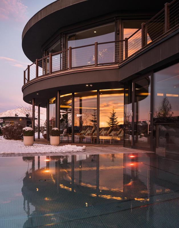 Chalet Mirabell_Pool with hotel in background