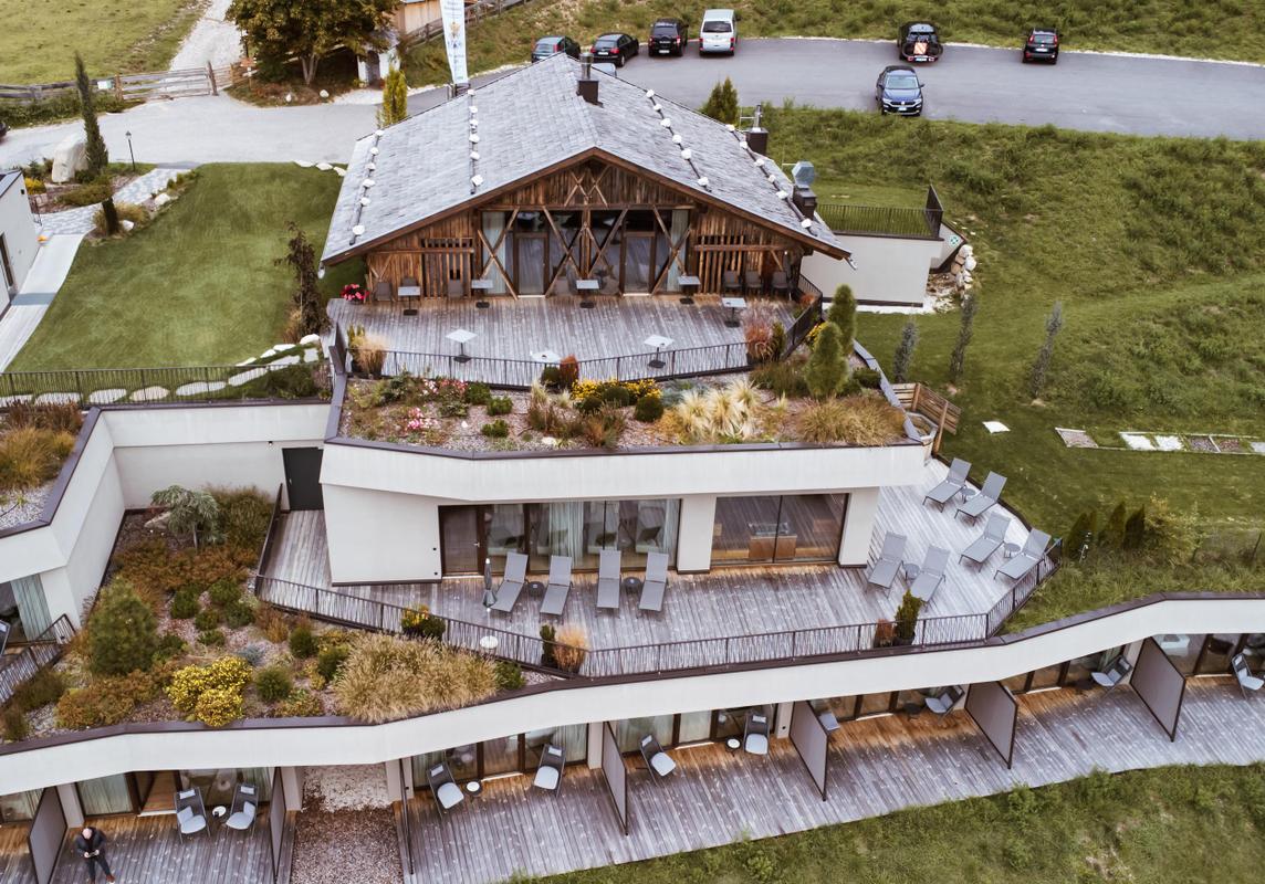 Gfell_Exterior Summer Terrace and Rooms