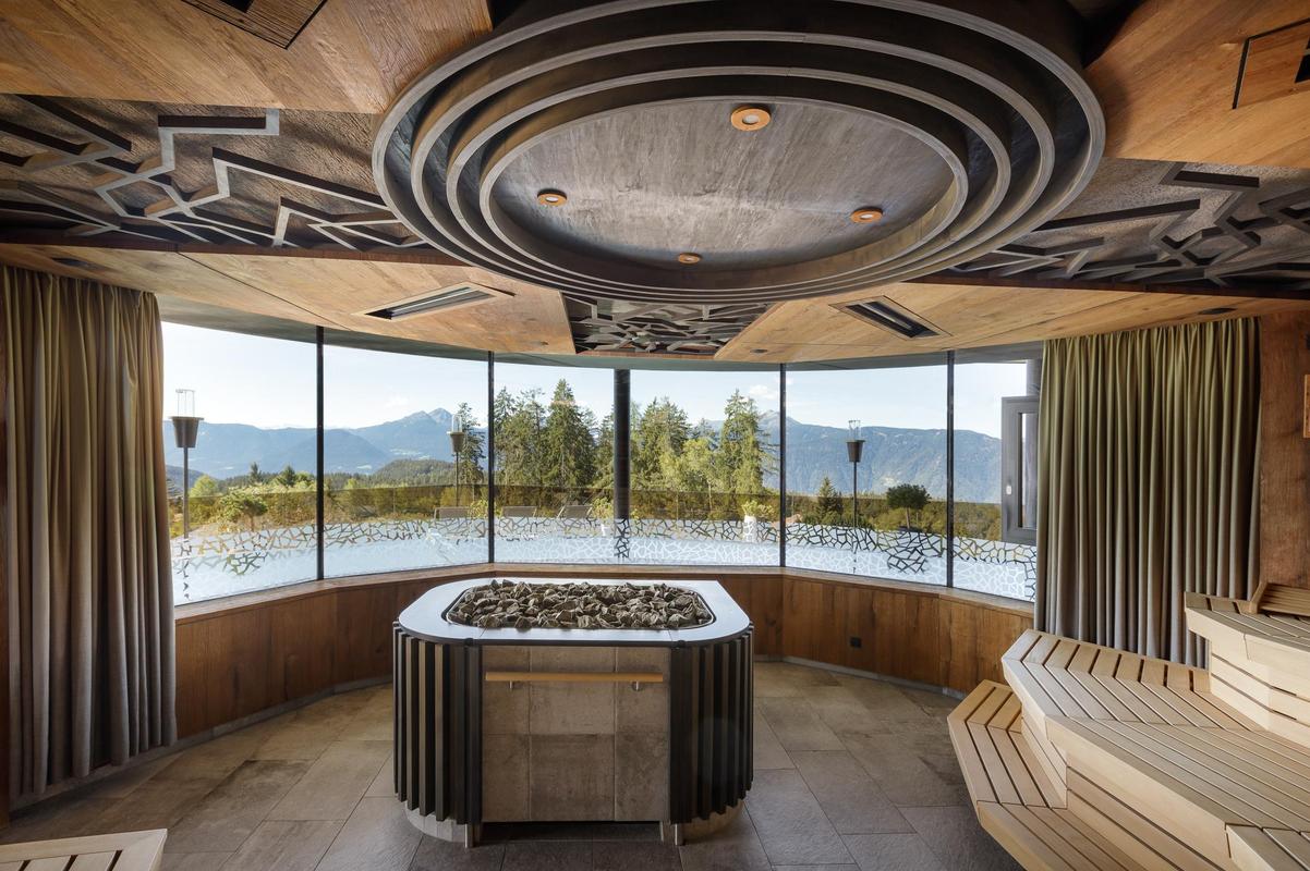Chalet Mirabell_spa with sauna and views